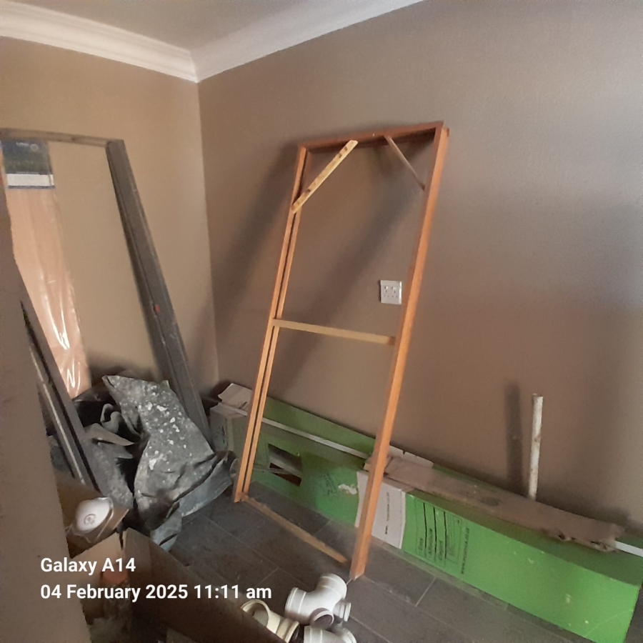 5 Bedroom Property for Sale in Buffelspoort Eco Estate North West